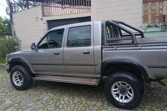 TOYOTA HILUX 2.8 SR5 4X4 CD 8V DIESEL 4P MANUAL